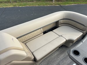 2027 Bennington 23SSR LUXE 24