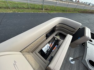 2027 Bennington 23SSR LUXE 25