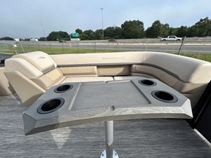 2027 Bennington 23SSR LUXE 28