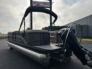 2027 Bennington 23SSR LUXE 31