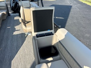 2027 Bennington 23SSR LUXE 34