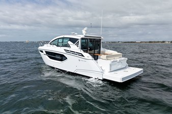 Cruisers Yachts 42 Cantius 9 2026 Cruisers Yachts 42 Cantius 10