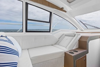 Cruisers Yachts 42 Cantius 50 2026 Cruisers Yachts 42 Cantius 51