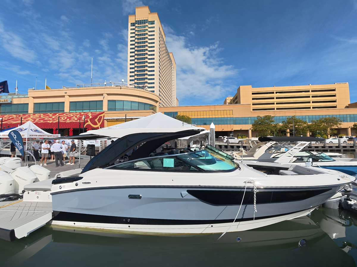 2027 Sea Ray SLX 360 Outboard 2