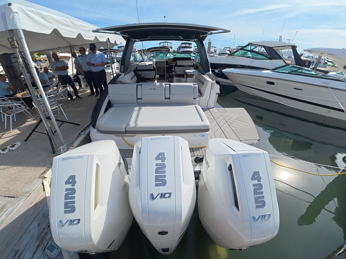 2027 Sea Ray SLX 360 Outboard 4