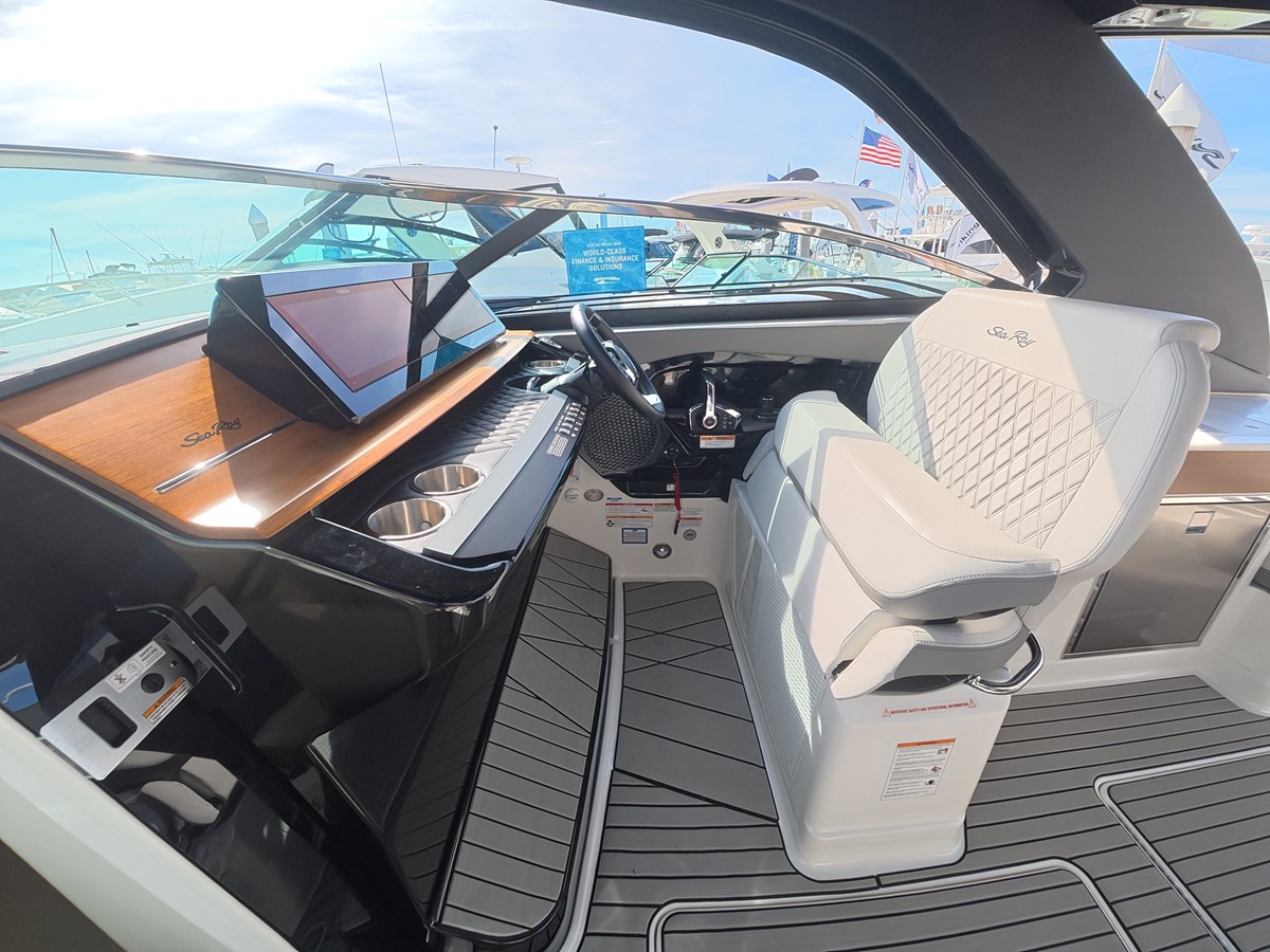2027 Sea Ray SLX 360 Outboard 20