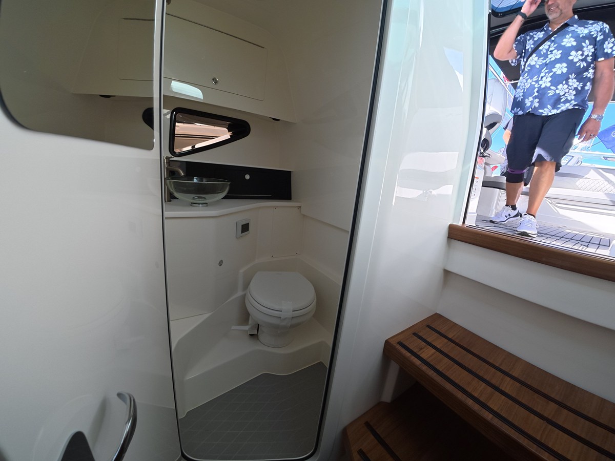 2027 Sea Ray SLX 360 Outboard 25