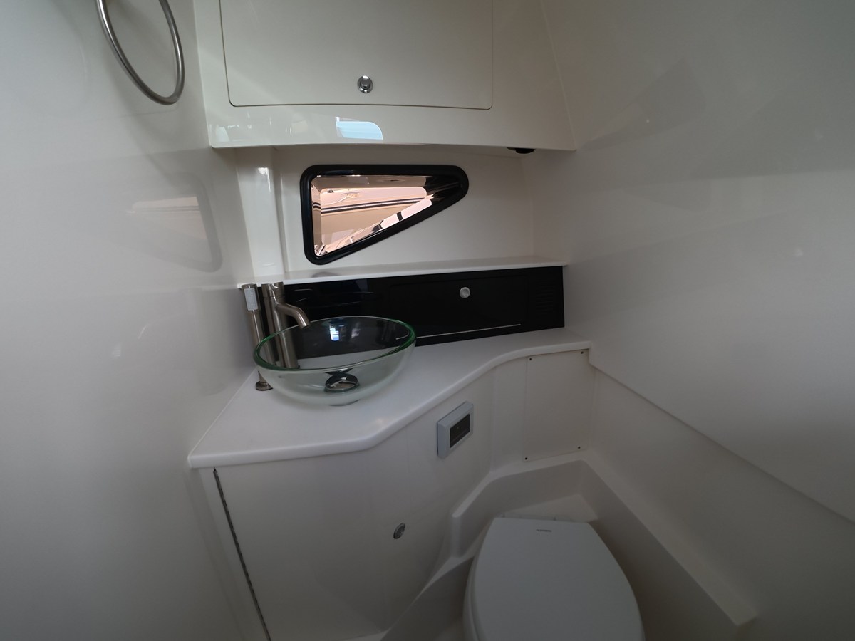2027 Sea Ray SLX 360 Outboard 27