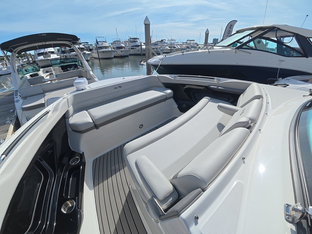 2027 Sea Ray SLX 360 Outboard 30
