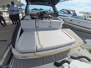 Sea Ray SLX 360 Outboard 4 2027 Sea Ray SLX 360 Outboard 5
