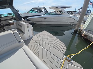 2027 Sea Ray SLX 360 Outboard 7