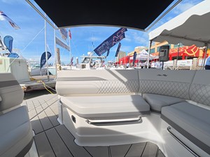 2027 Sea Ray SLX 360 Outboard 11