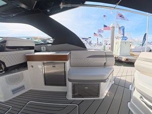 2027 Sea Ray SLX 360 Outboard 14