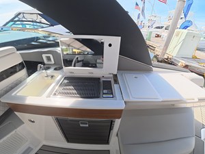 2027 Sea Ray SLX 360 Outboard 16