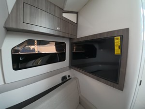 2027 Sea Ray SLX 360 Outboard 29