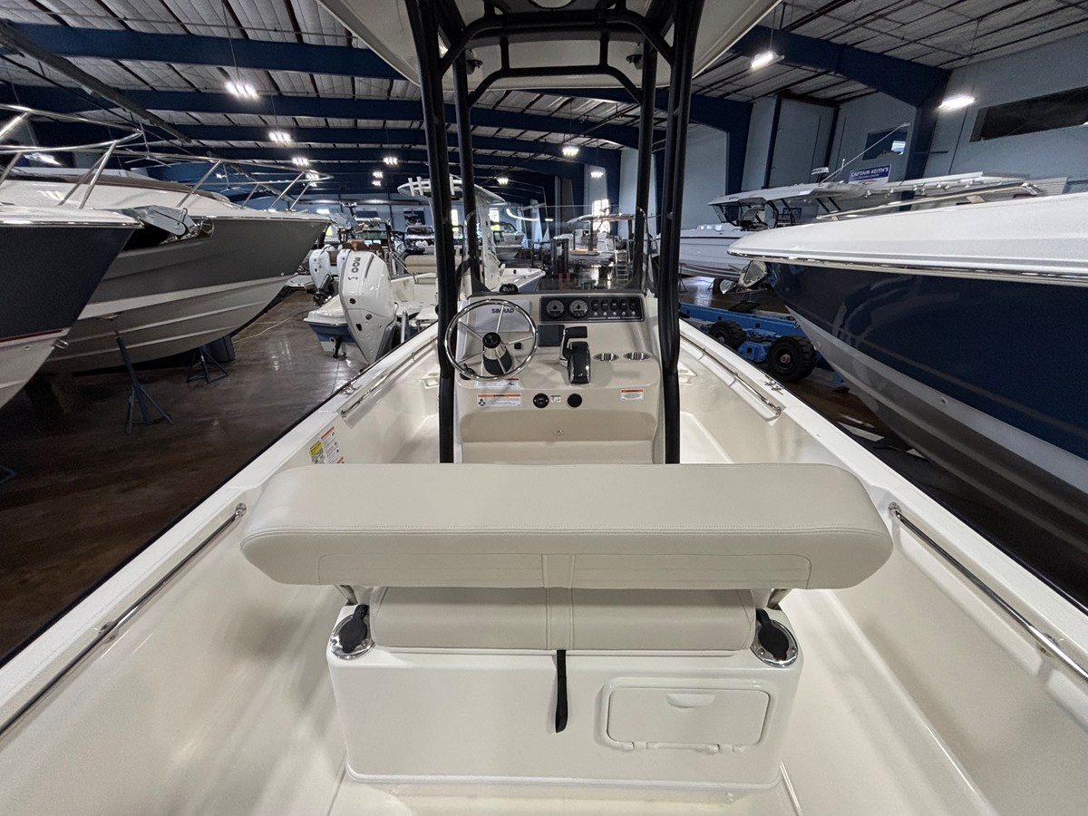 2026 Boston Whaler 210 Montauk 4