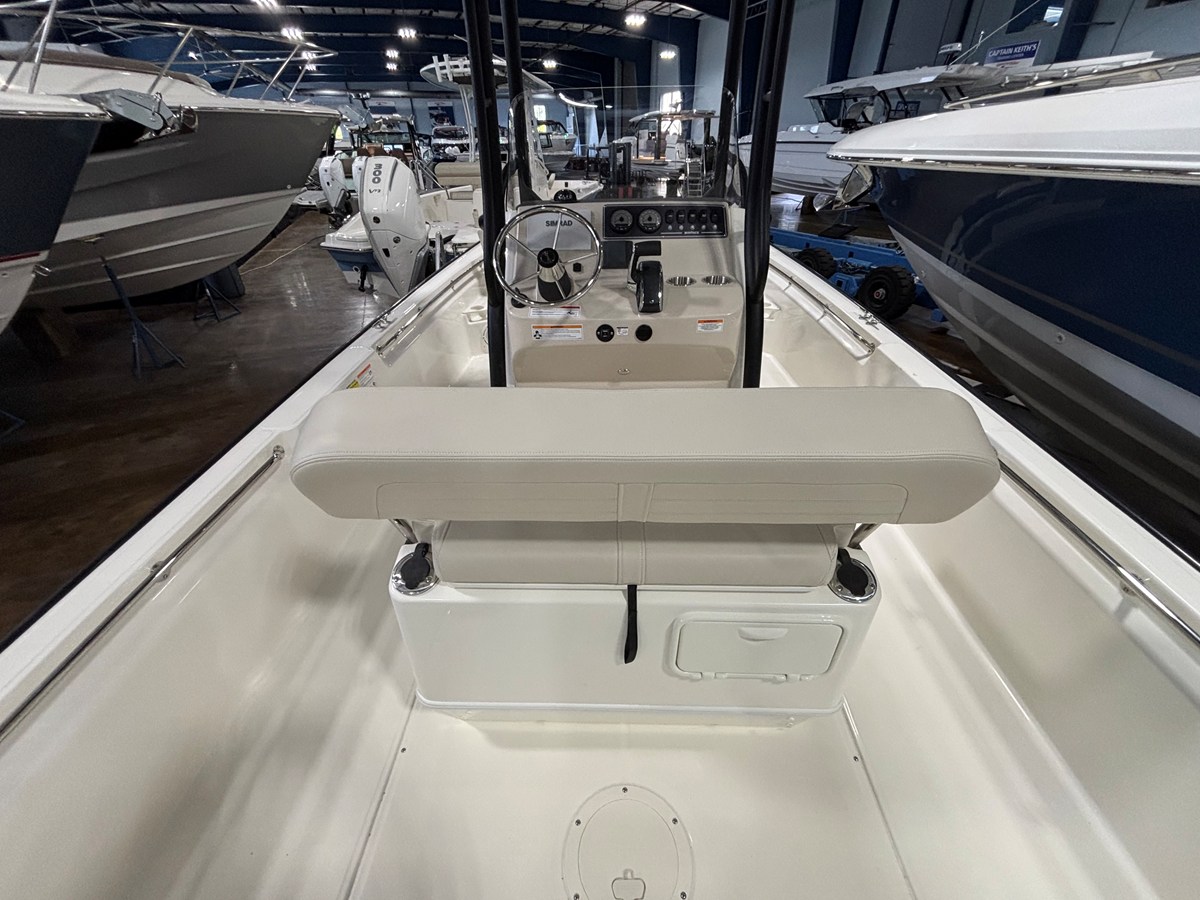 2026 Boston Whaler 210 Montauk 5
