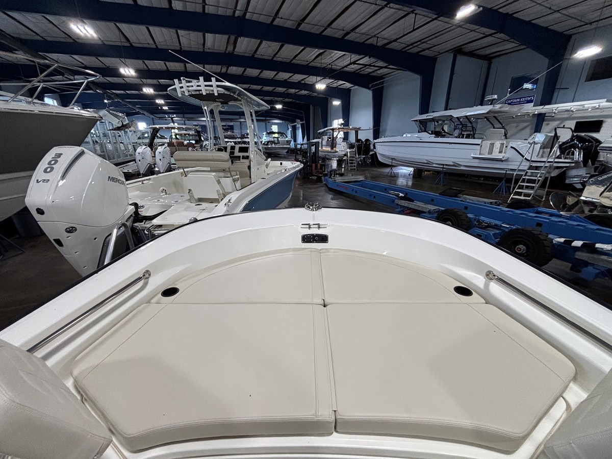2026 Boston Whaler 210 Montauk 11
