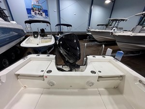 Boston Whaler 210 Montauk 5 2026 Boston Whaler 210 Montauk 6