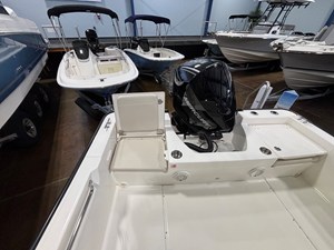 2026 Boston Whaler 210 Montauk 8