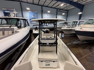 2026 Boston Whaler 210 Montauk 14