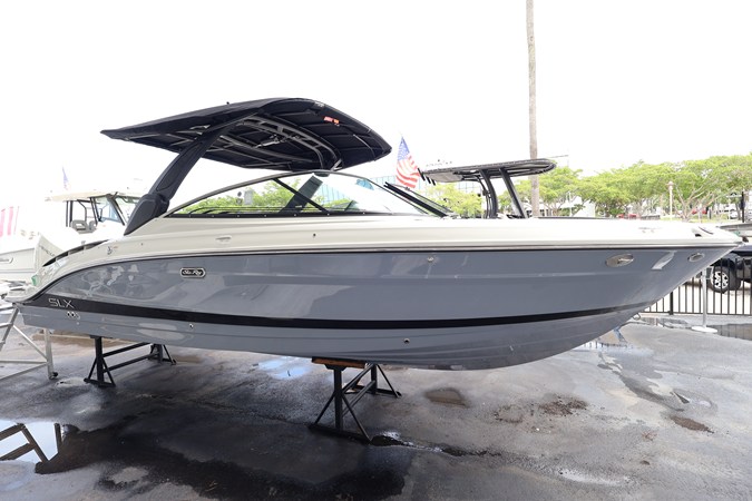 2027 Sea Ray SLX 280 Outboard 1
