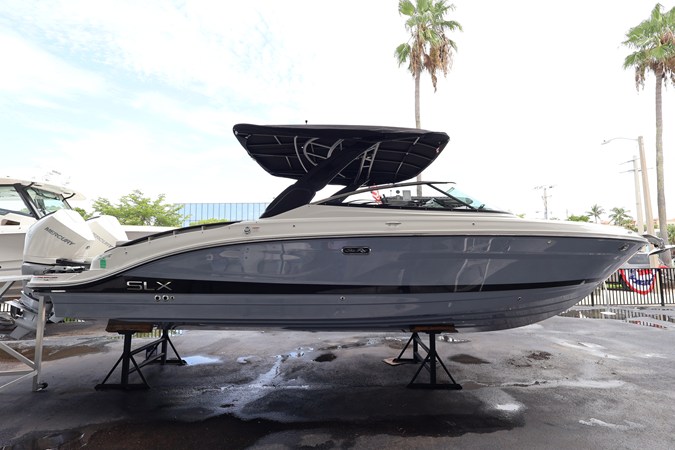 2027 Sea Ray SLX 280 Outboard 3