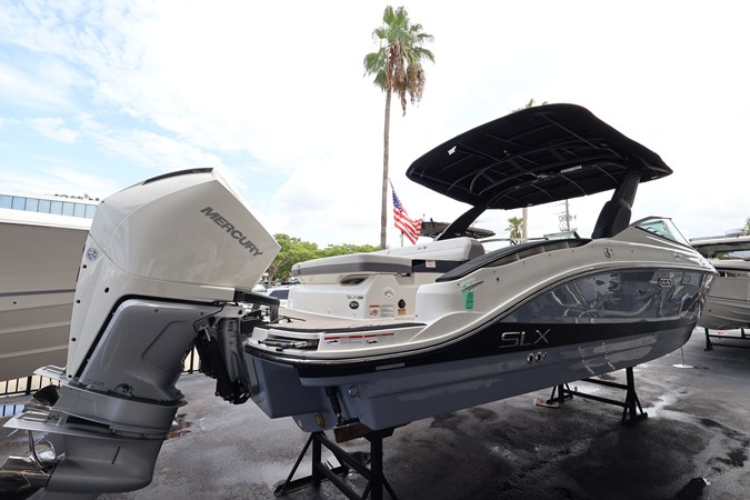 2027 Sea Ray SLX 280 Outboard 4