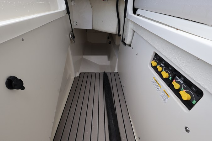 2027 Sea Ray SLX 280 Outboard 10