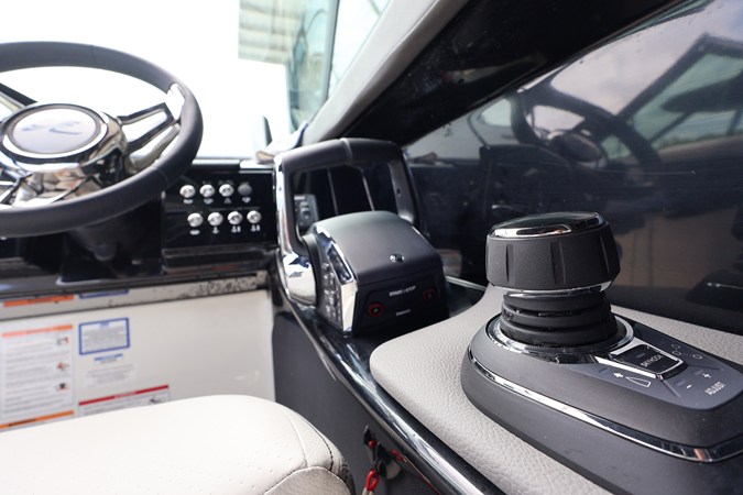 2027 Sea Ray SLX 280 Outboard 17