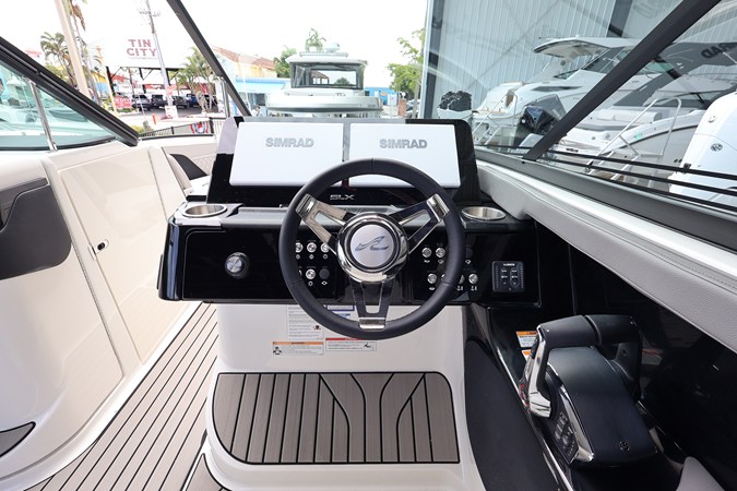 2027 Sea Ray SLX 280 Outboard 19