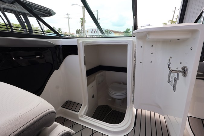 2027 Sea Ray SLX 280 Outboard 23