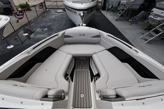 2027 Sea Ray SLX 280 Outboard 27