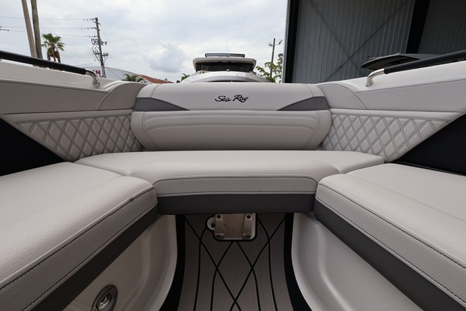2027 Sea Ray SLX 280 Outboard 28
