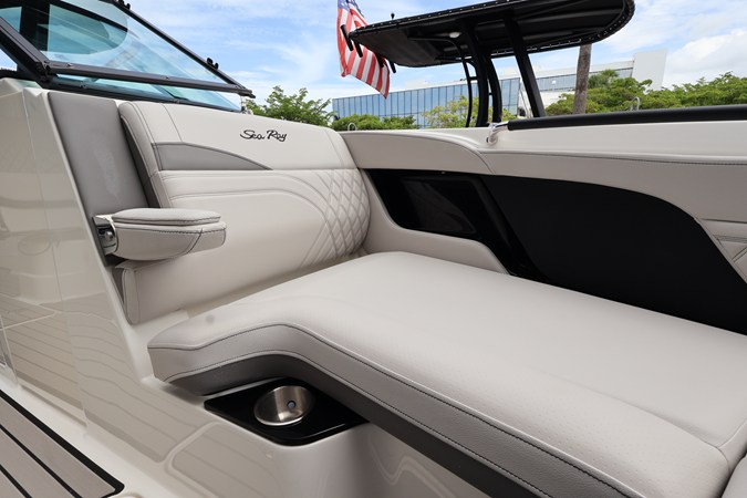 2027 Sea Ray SLX 280 Outboard 29