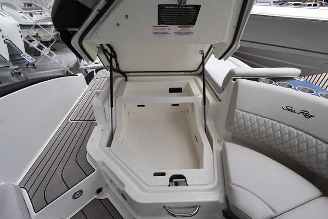 2027 Sea Ray SLX 280 Outboard 33