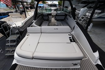 Sea Ray SLX 280 Outboard 7 2027 Sea Ray SLX 280 Outboard 8