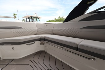 Sea Ray SLX 280 Outboard 11 2027 Sea Ray SLX 280 Outboard 12