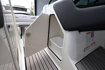 Sea Ray SLX 280 Outboard 25 2027 Sea Ray SLX 280 Outboard 26