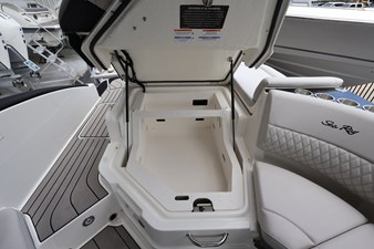 Sea Ray SLX 280 Outboard 32 2027 Sea Ray SLX 280 Outboard 33