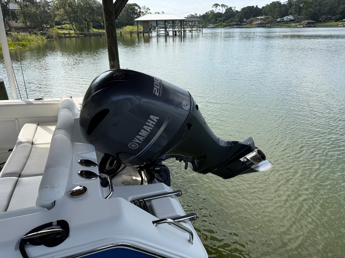 2013 Sea Hunt ULTRA 211 19
