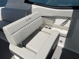 Sea Ray Sundancer 320 16 2026 Sea Ray Sundancer 320 17