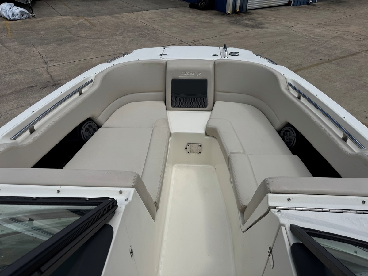 2017 Boston Whaler 230 VANTAGE 14