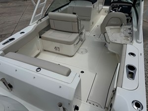 Boston Whaler 230 VANTAGE 5 2017 Boston Whaler 230 VANTAGE 6