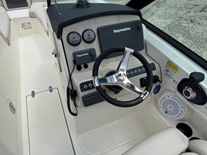 2017 Boston Whaler 230 VANTAGE 13