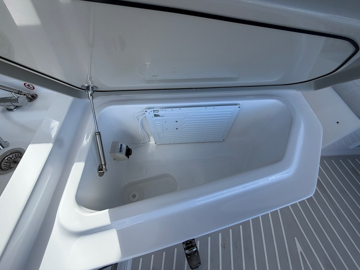 2027 Azimut A45 32