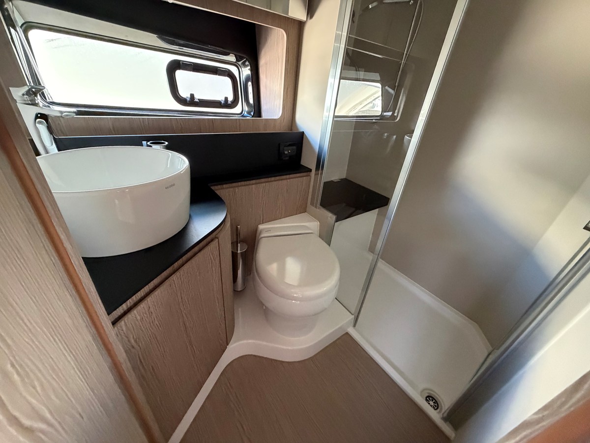 2027 Azimut A45 64