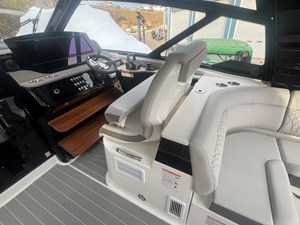 Sea Ray Sundancer 370 6 2026 Sea Ray Sundancer 370 7