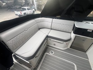 Sea Ray Sundancer 370 9 2026 Sea Ray Sundancer 370 10