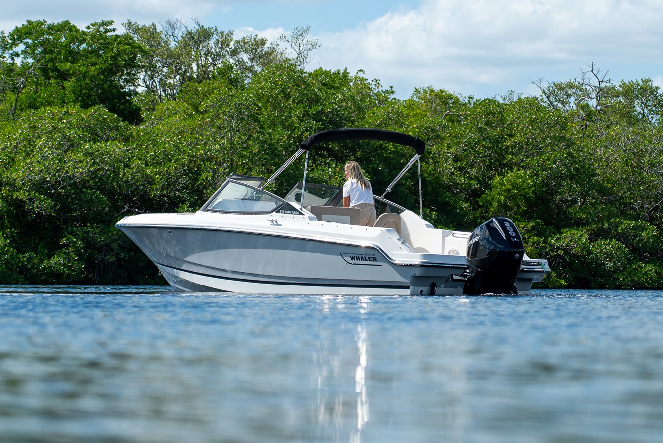 2026 Boston Whaler 210 Vantage 2